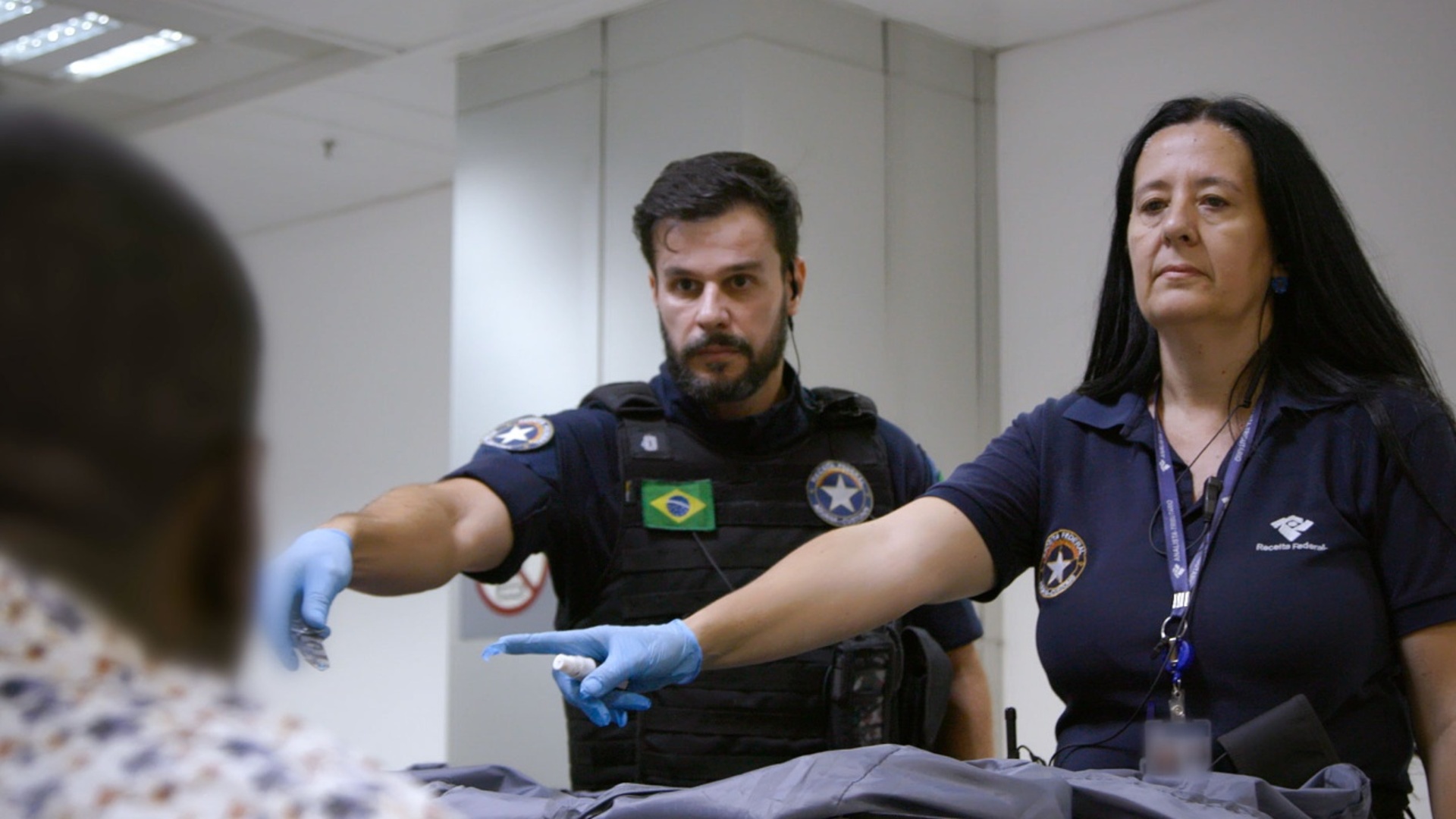 Aeroporto - Área Restrita : Mestres da Ocultação