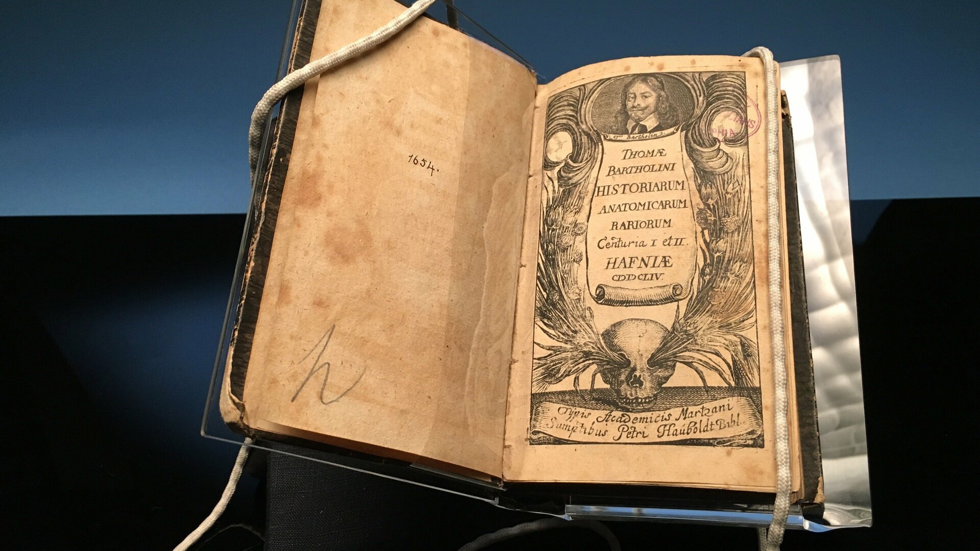 Mysteries at the Museum : Cineasta Sequestrado; O Anel da...