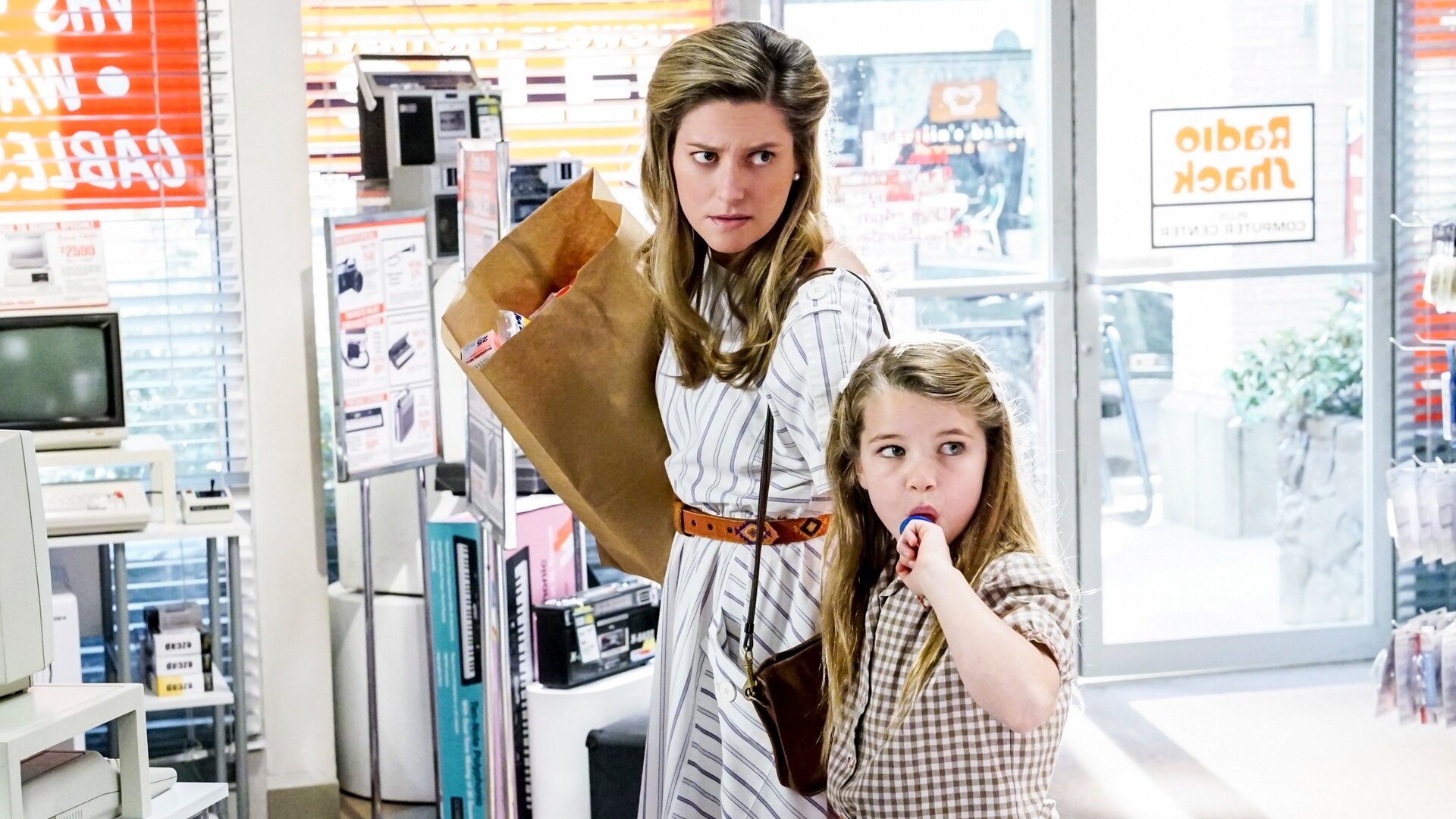 Young Sheldon : A Computer, a Plastic Pony, and a Case of Beer