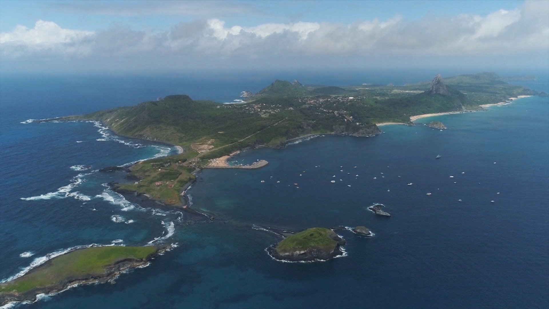 Brasil Visto de Cima : Fernando de Noronha, a Esmeralda do Atlântico
