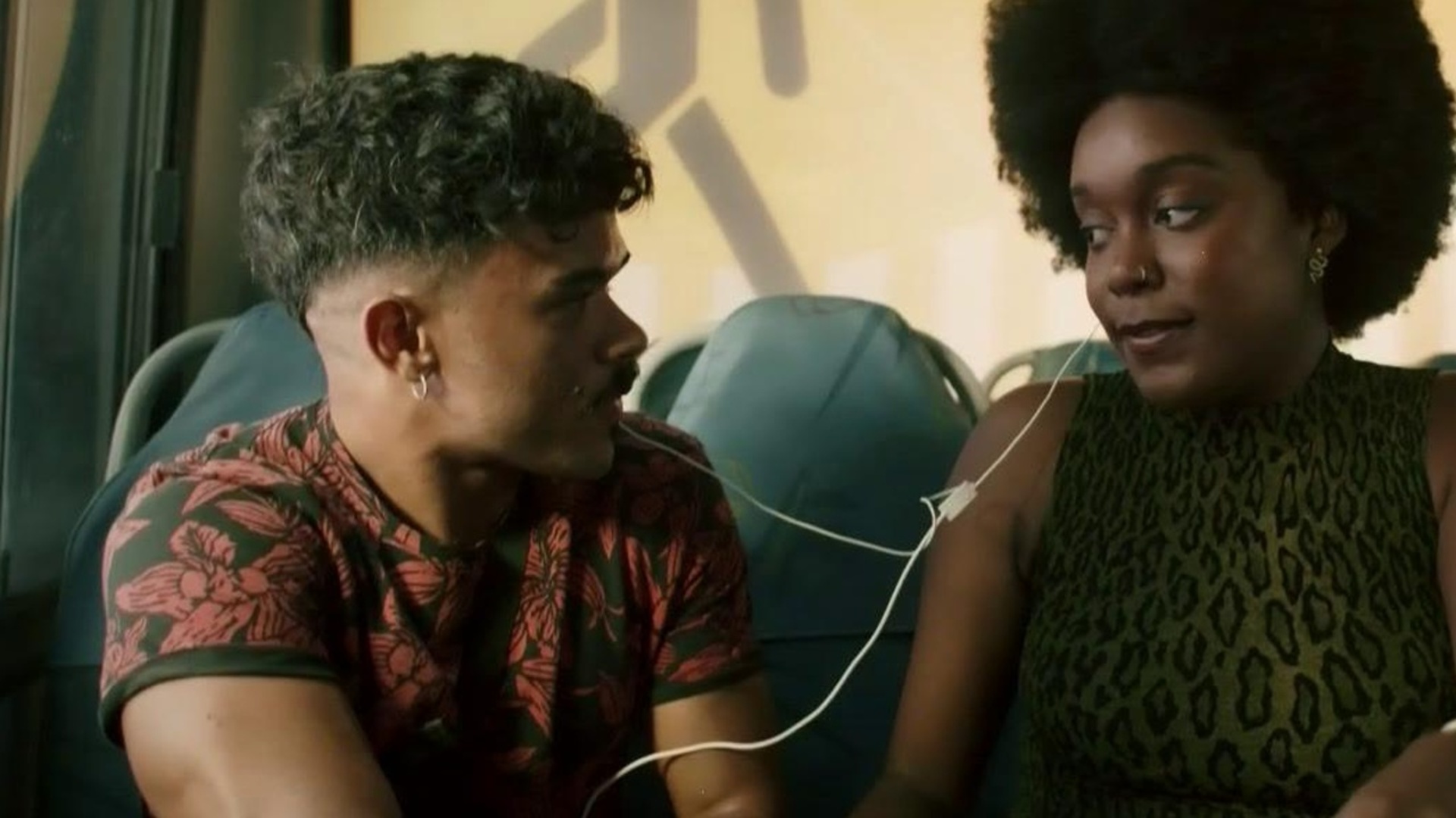 Buzum : T1 EP1 - Amores Passageiros