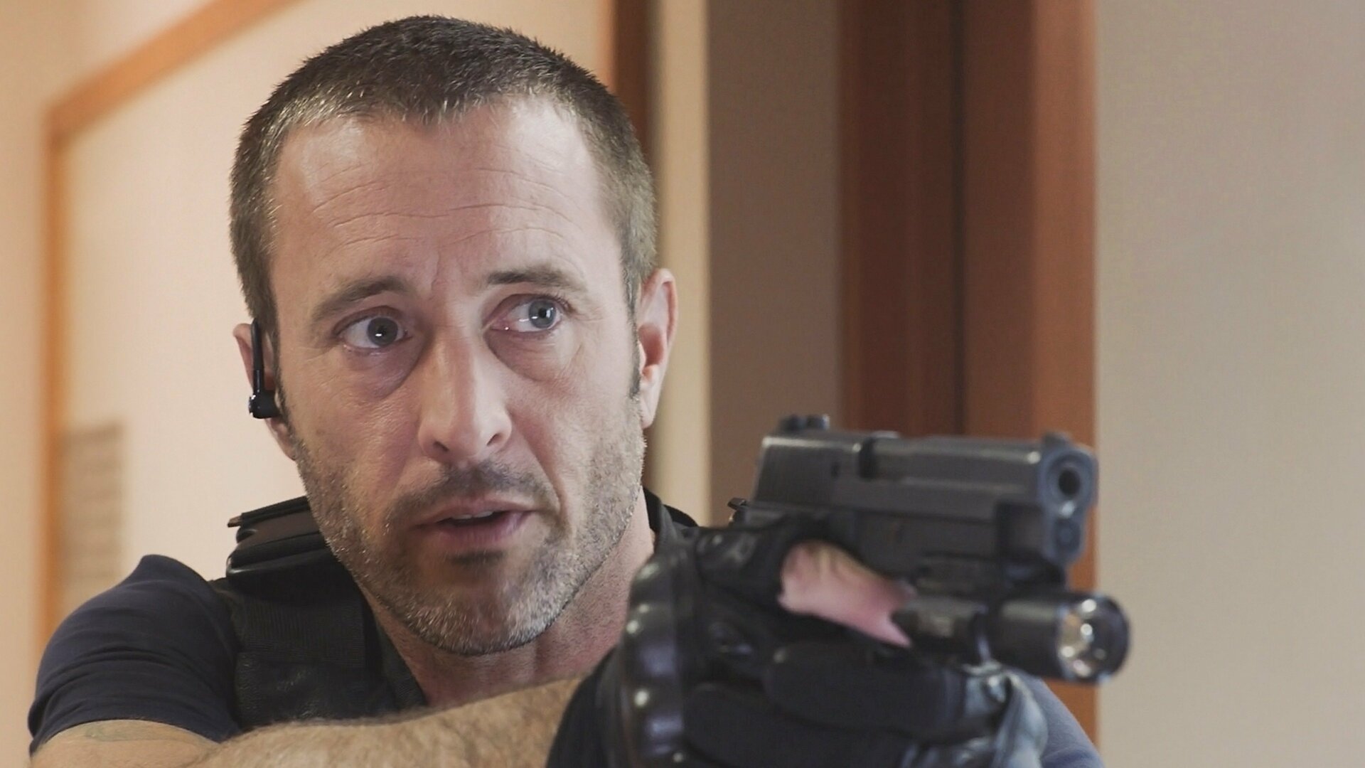 Hawaii Five-0 : Holapu Ke Ahi, Koe Iho Ka Lehu