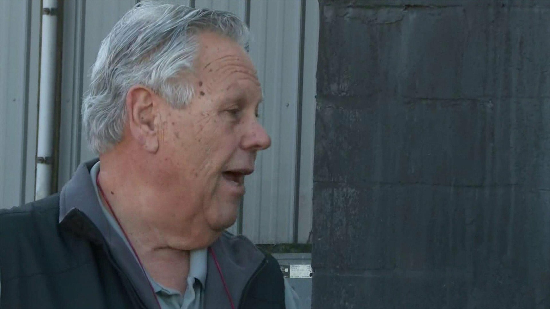 Os Reis da Sucata : Farto Dessa Caminhonete