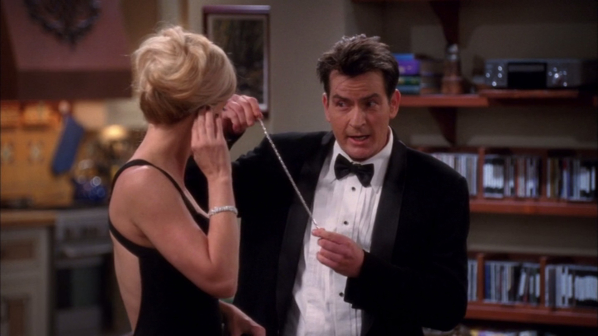 Two and a Half Men : Dead From the Waist Down