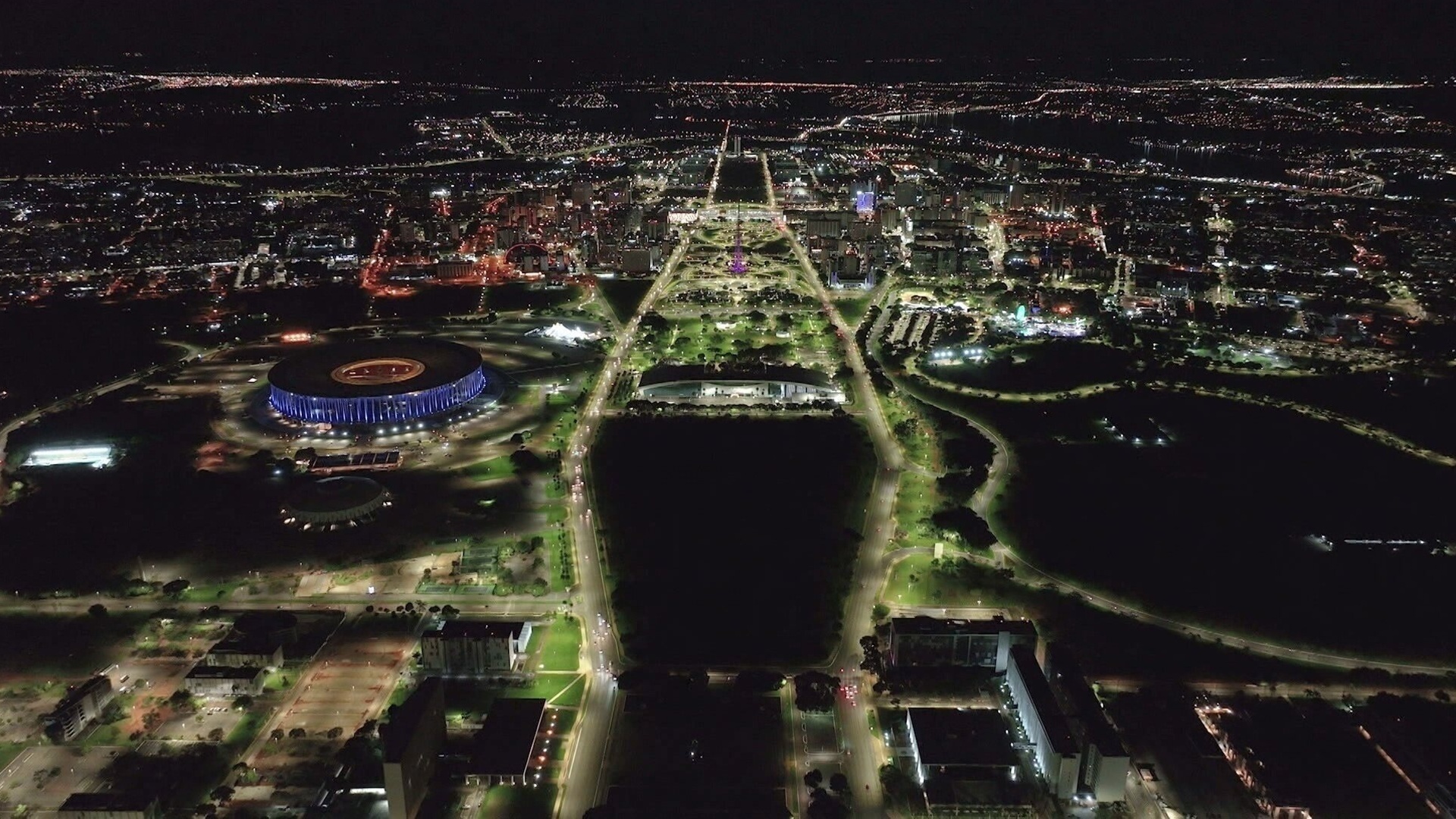 Brasil Visto de Cima à Noite : Brasília