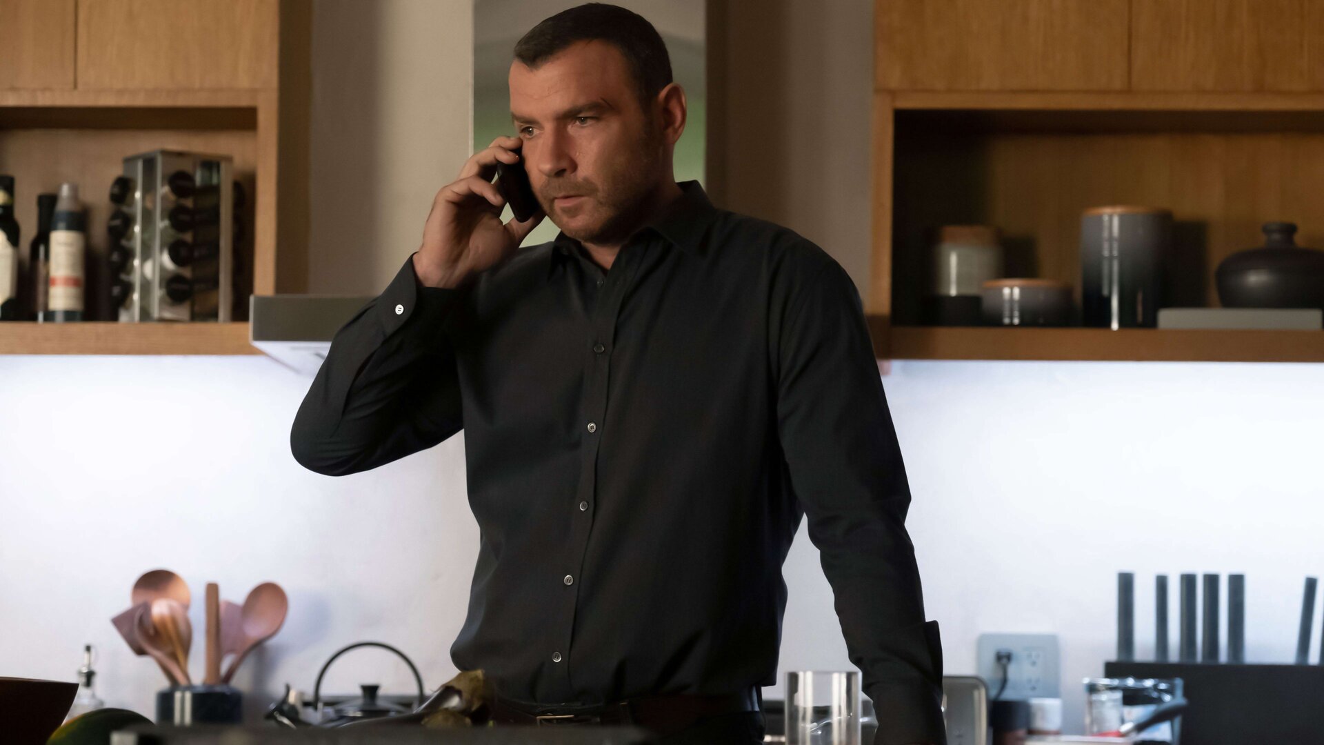 Ray Donovan : Um Passaporte e uma Arma