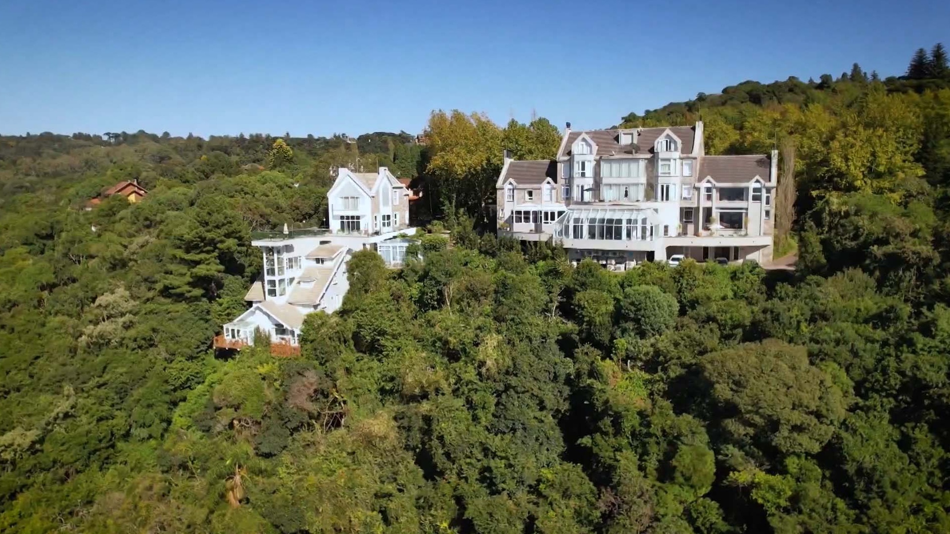 Casas que Valem a Viagem : Mountain House, Resende Villa e Mirante Atria