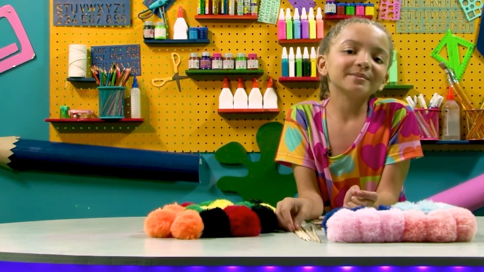 TV Pi-Ki-Pin : Brincadeira Fila de Bolinhas + Tapete de Pompom