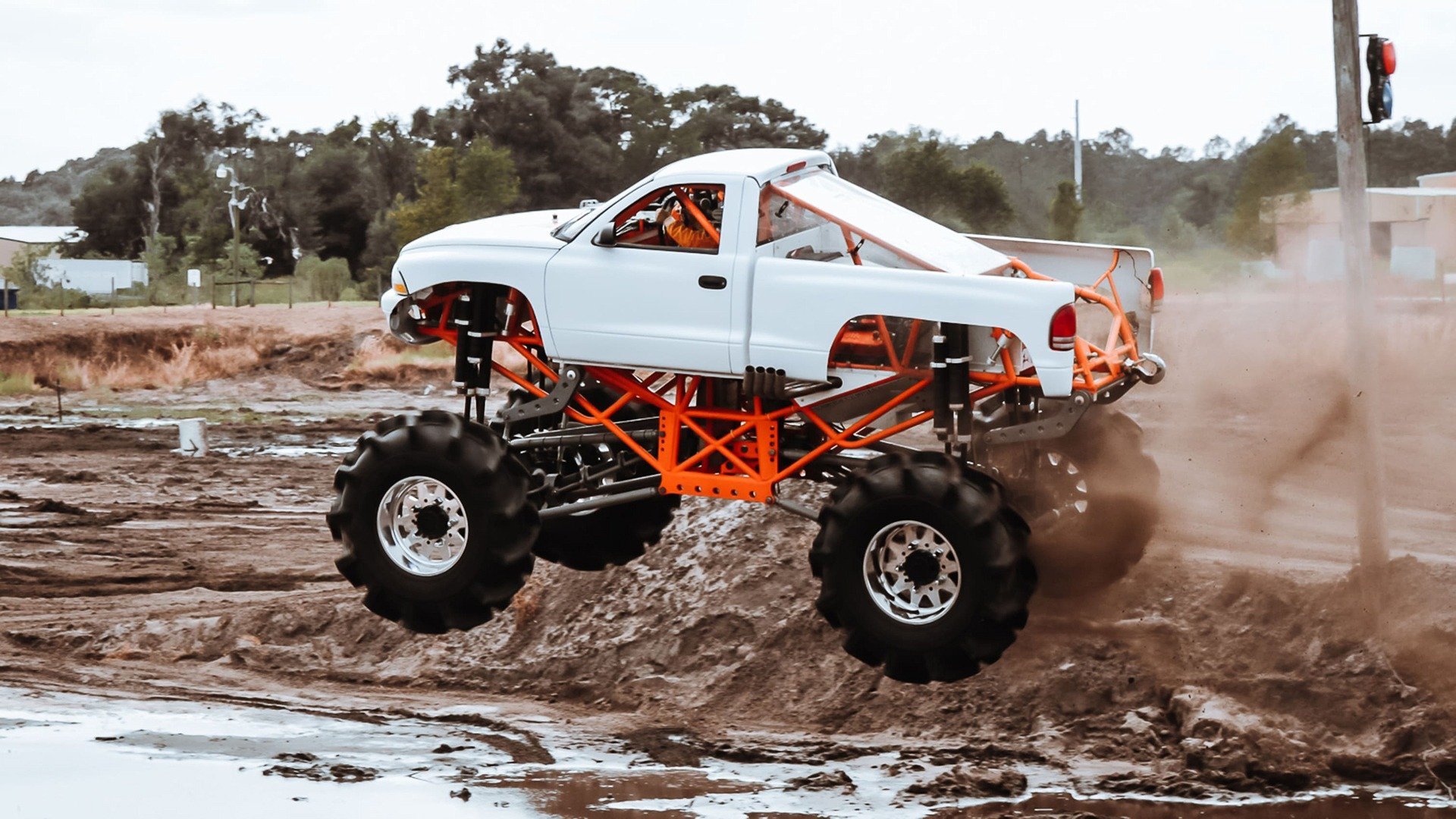 Dirty Mudder Truckers : Bate e Rola