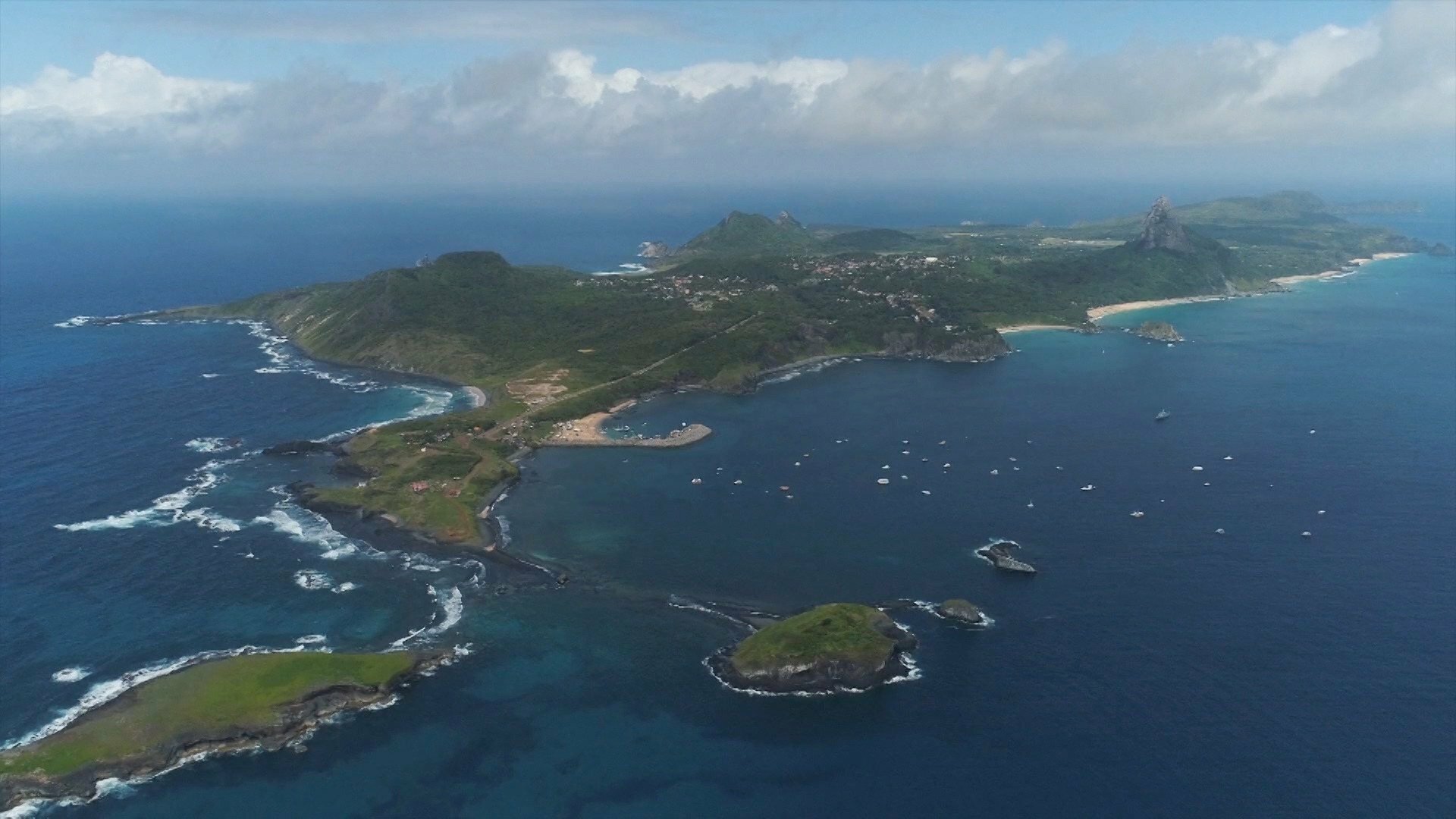 Brasil Visto de Cima : Fernando de Noronha, a Esmeralda do Atlântico