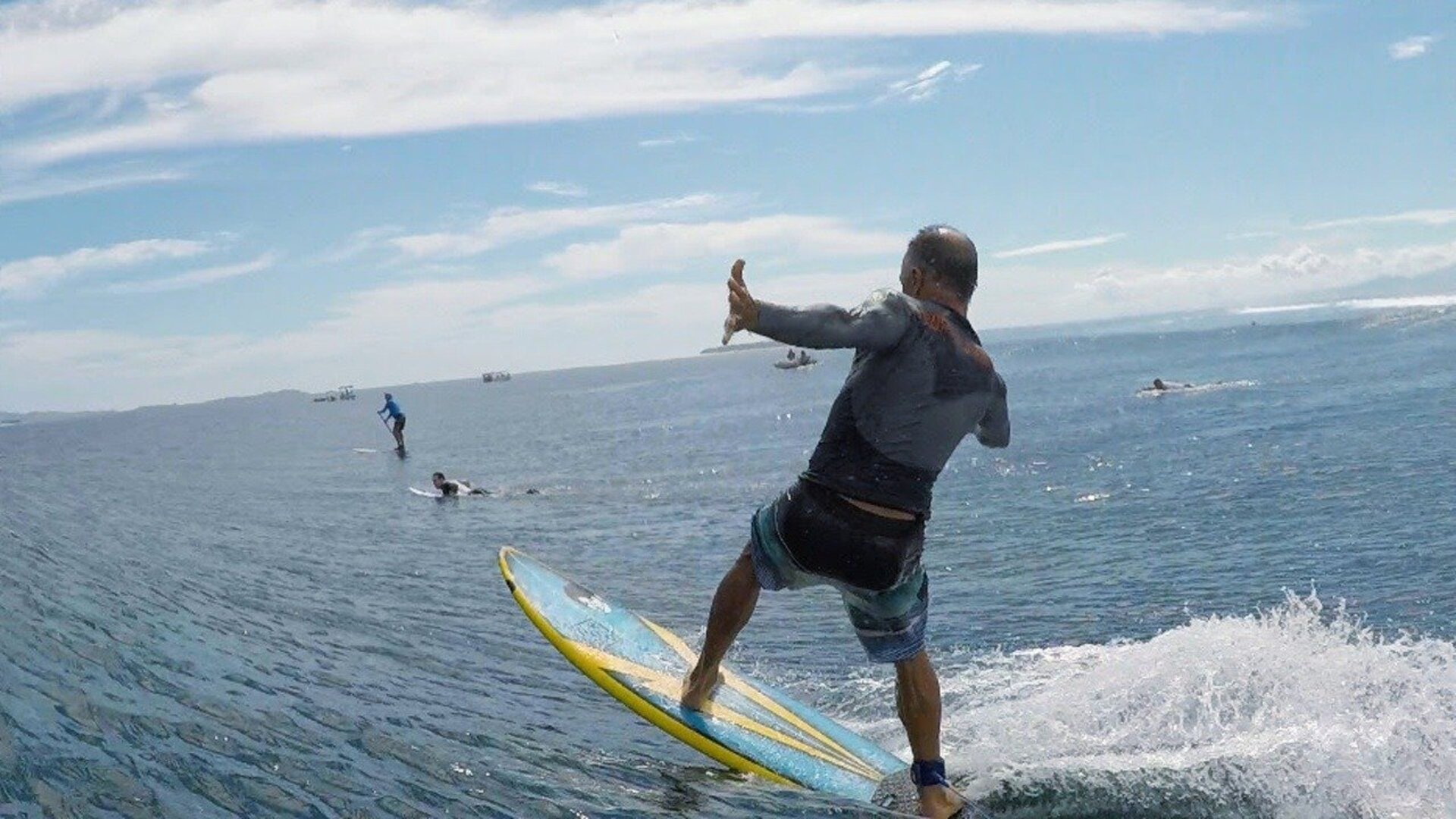 Lendas em Fiji : Os Primórdios do Surfe no Brasil