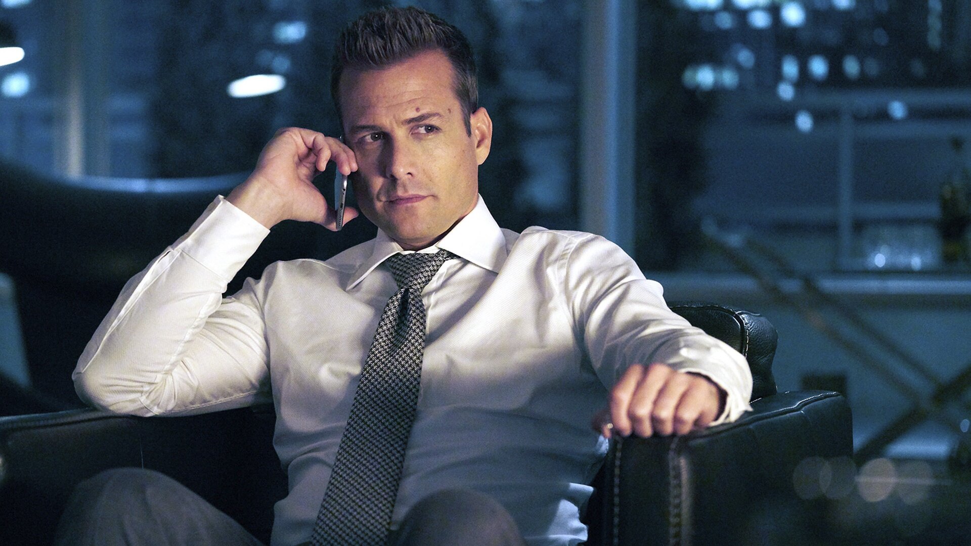 Suits : 100