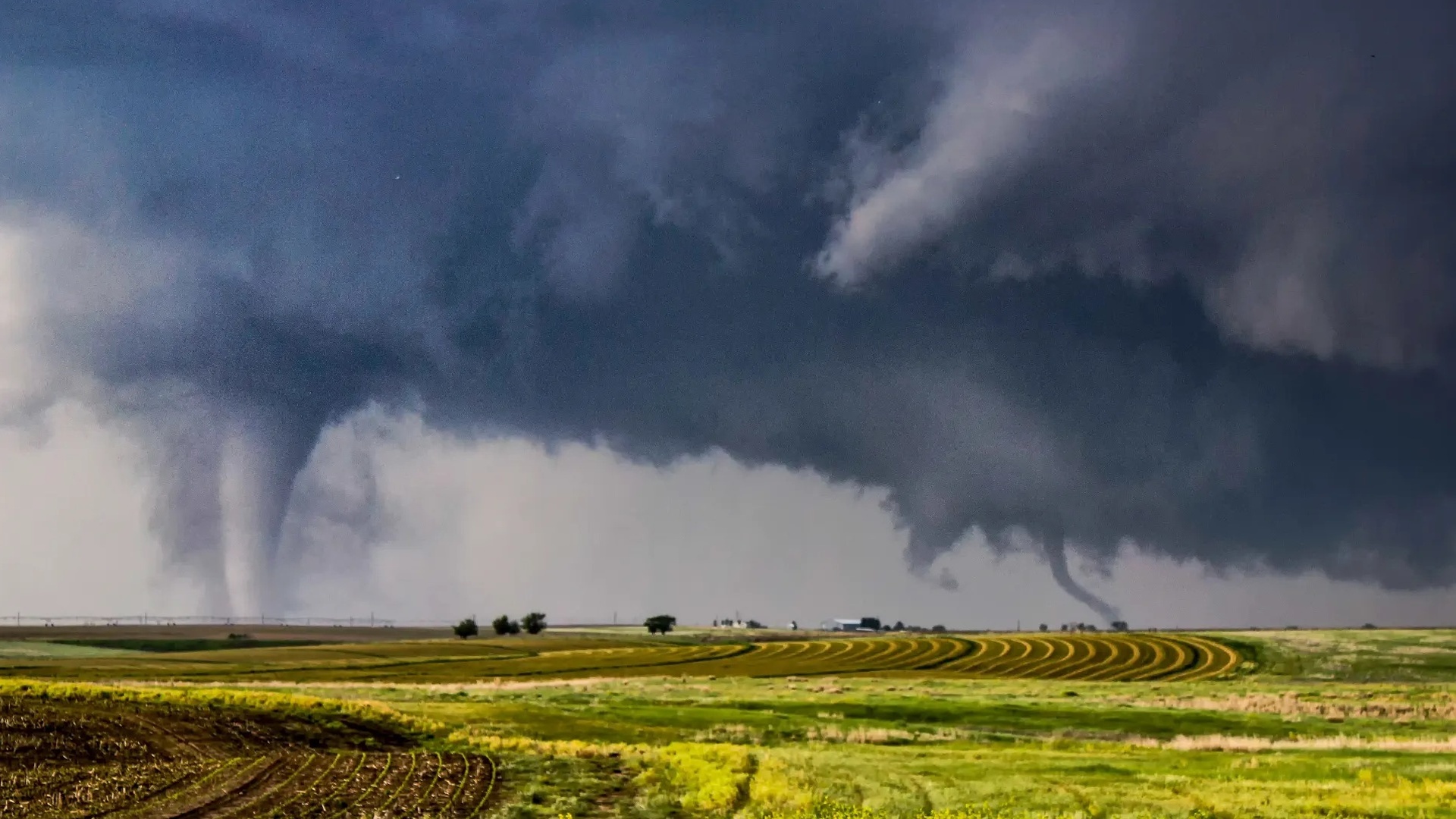 No Olho da Tempestade : Tornados Gêmeos