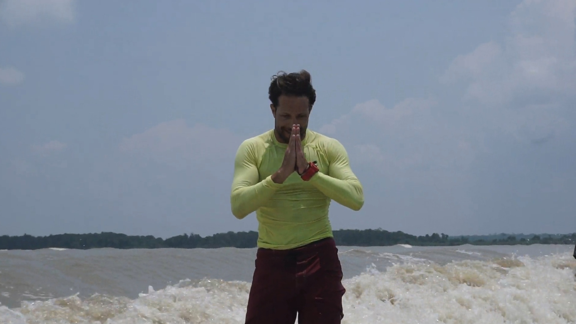 Caçadores de Marés : Desbravando as Ondas da Indonésia