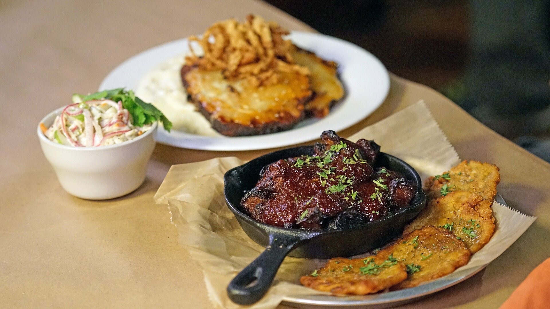 Sabores da América com Michael Symon : De Lamber os Dedos