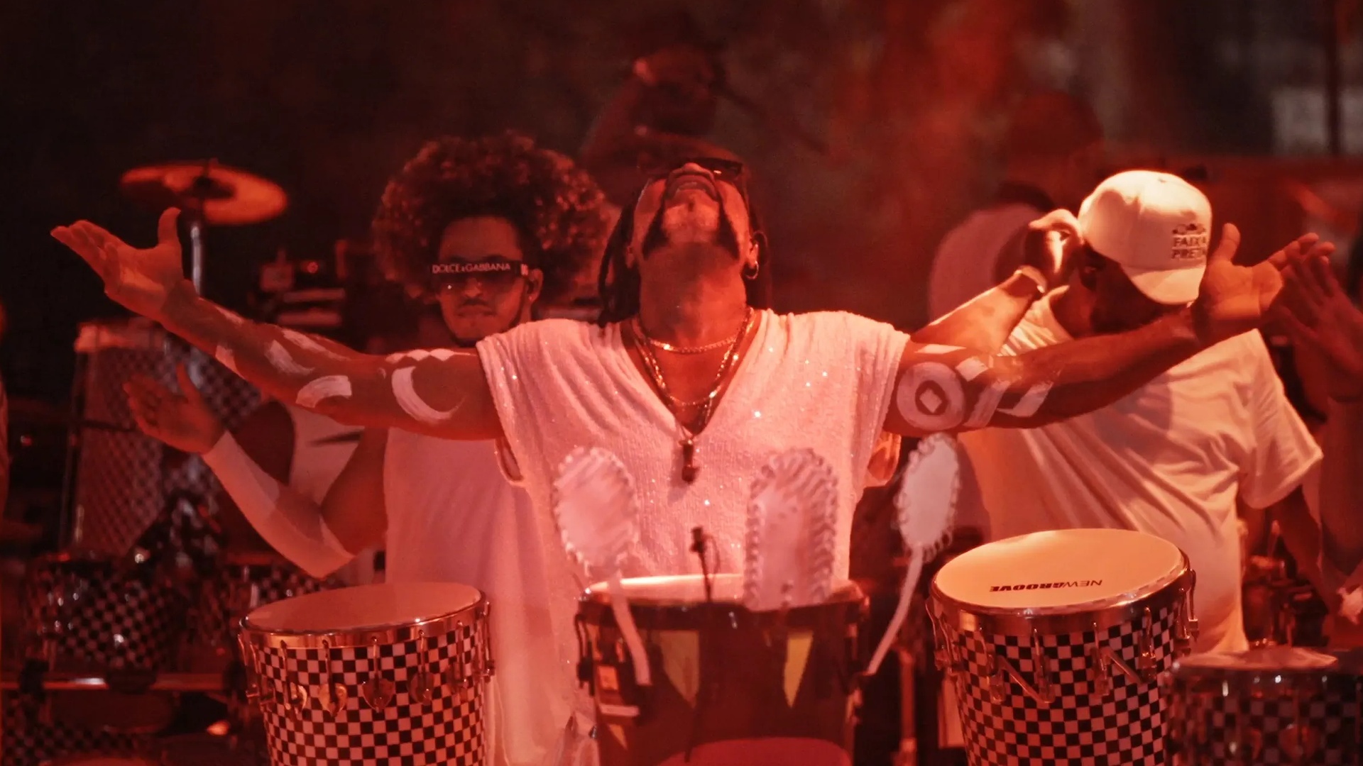 Carlinhos Brown - Em Meia Lua Inteira : Grande Homem de Movimento