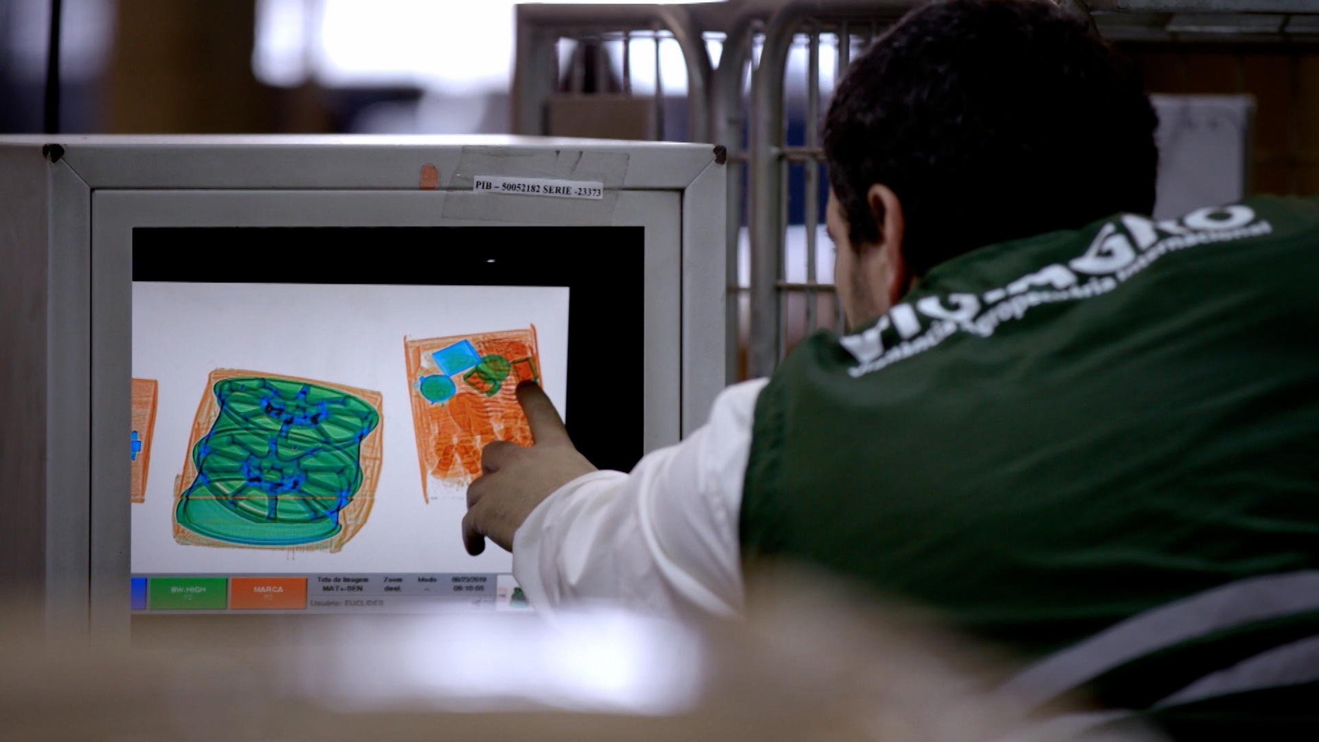 Aeroporto - Área Restrita : Meu Passado me Condena