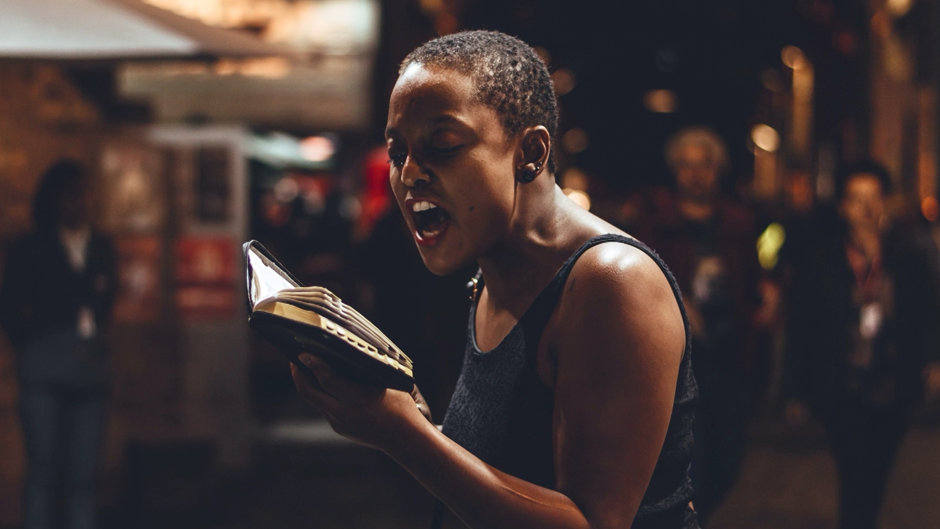 Raiz - Arte Afro-Brasileira Contemporânea : Priscila Rezende - O Verbo e o Provérbio