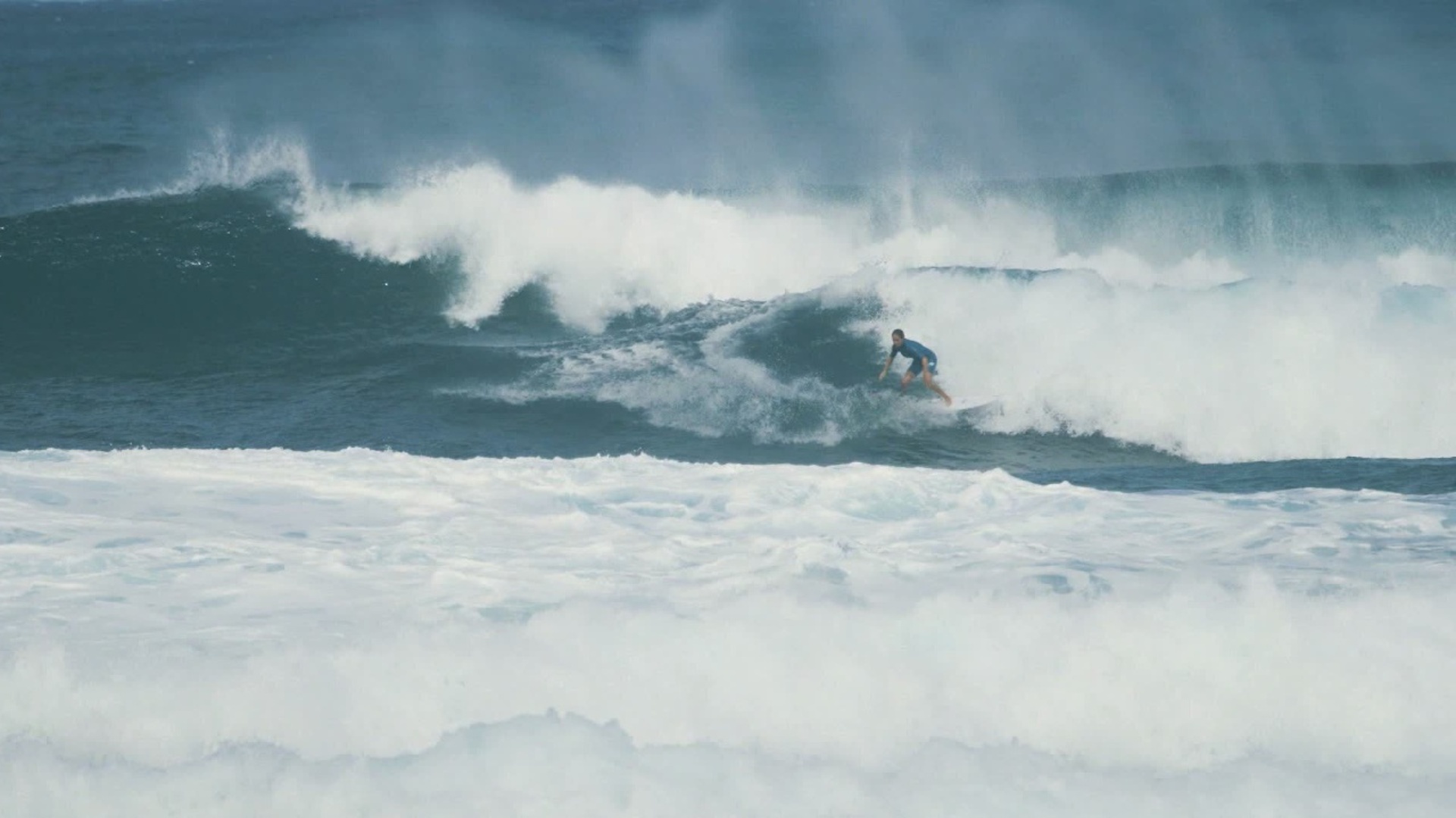 Nalu e Zay pelo Mundo : Belinha Surfando Pipeline