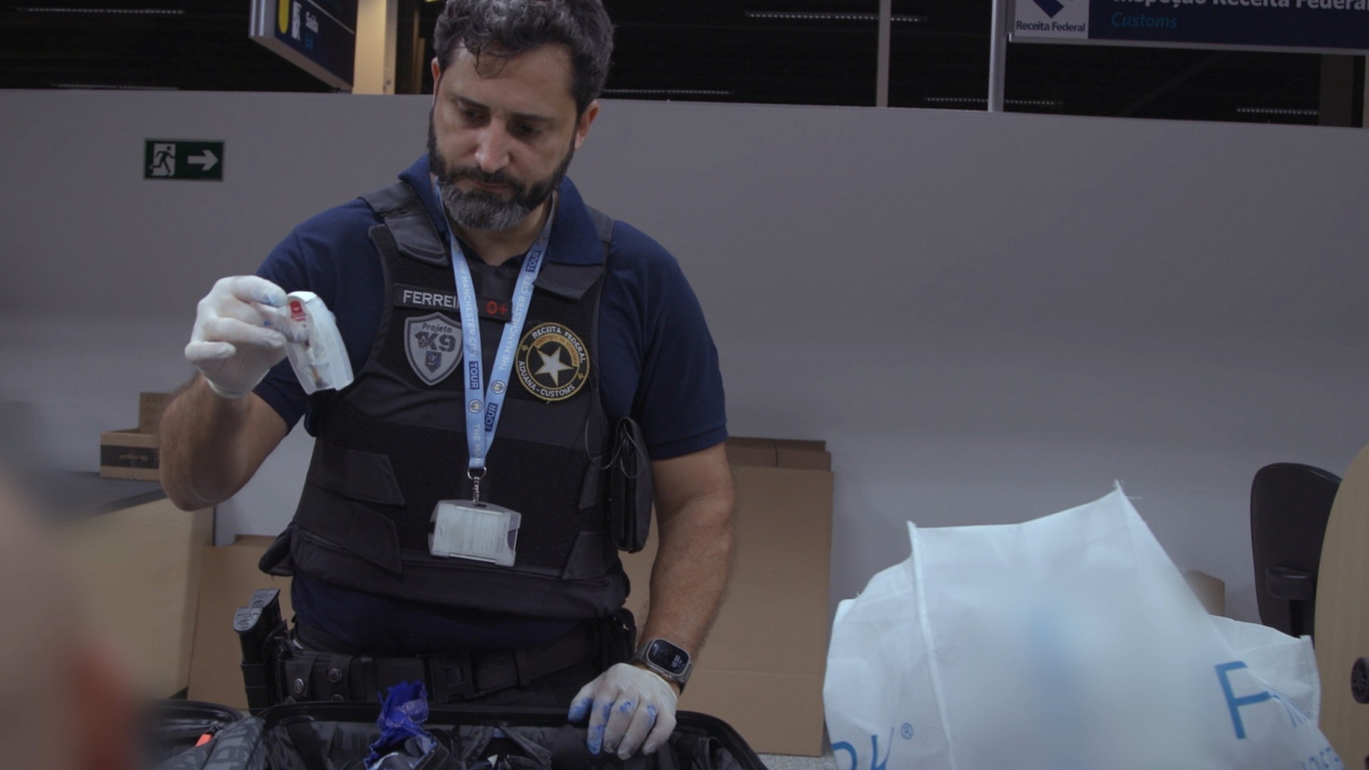 Aeroporto - Área Restrita : Nem Tudo É Bagagem