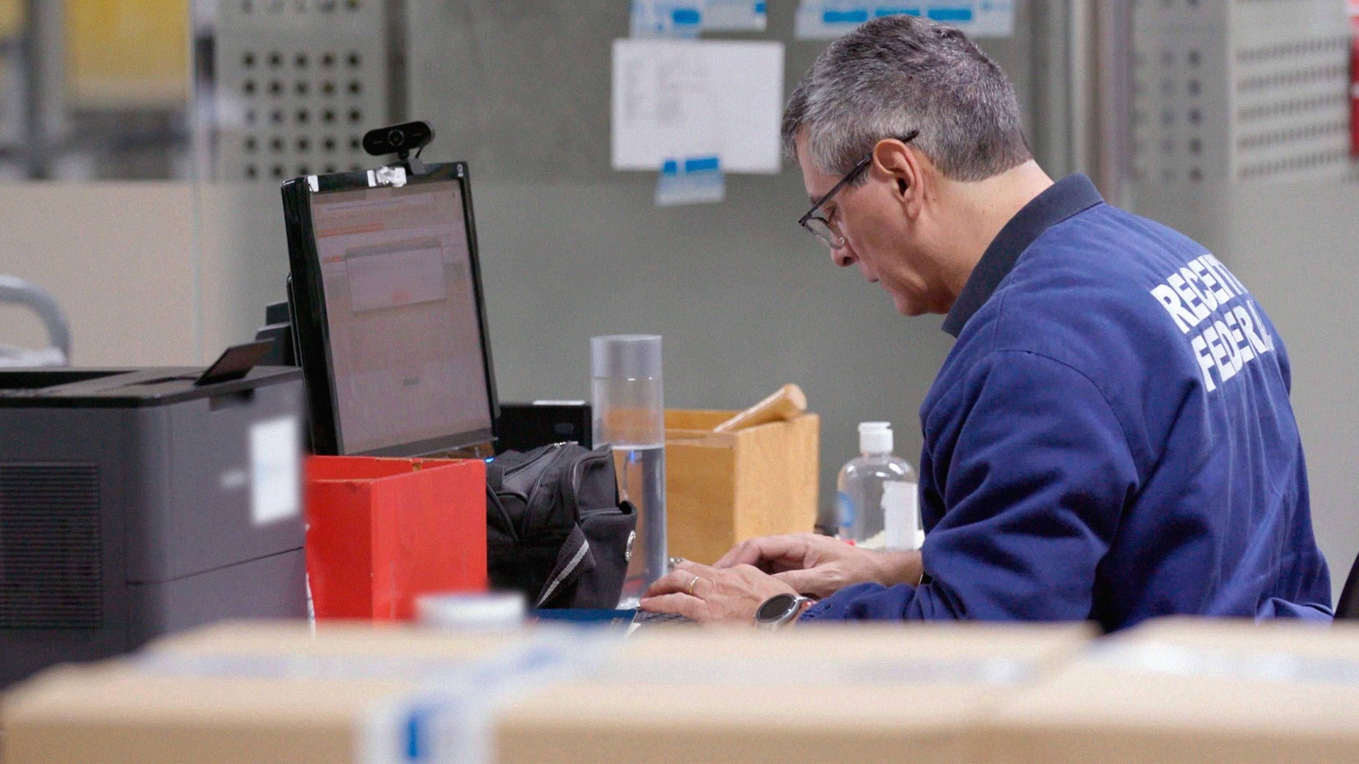 Aeroporto - Área Restrita : Problemas Íntimos