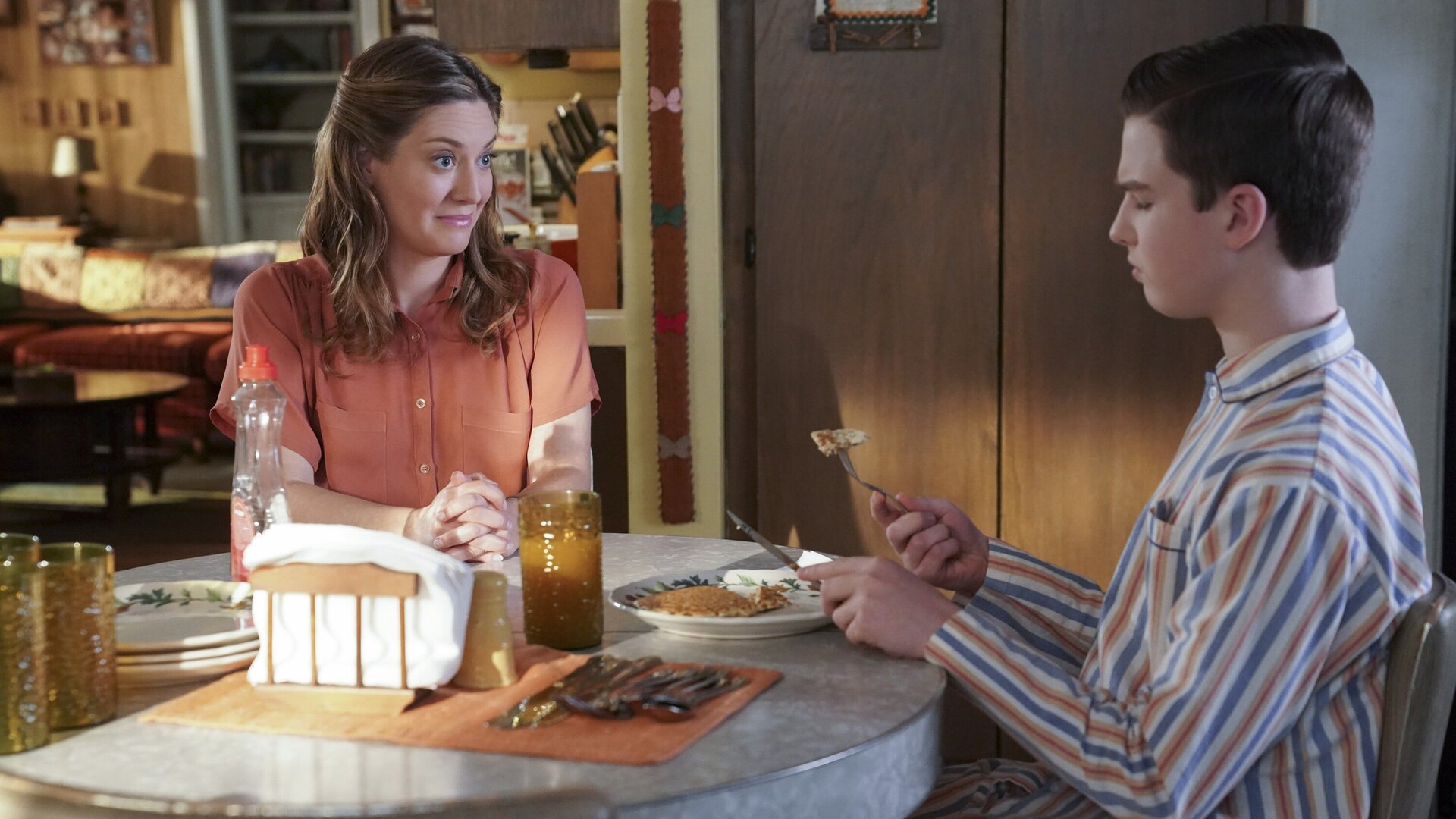Young Sheldon : Pancake Sunday and Textbook Flirting