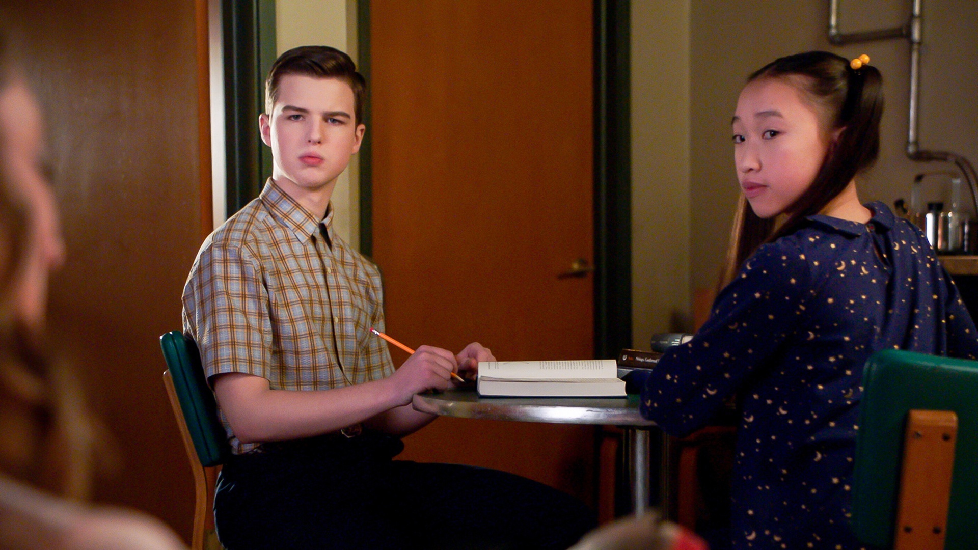 Young Sheldon : A Fancy Article and a Scholarship for a Baby