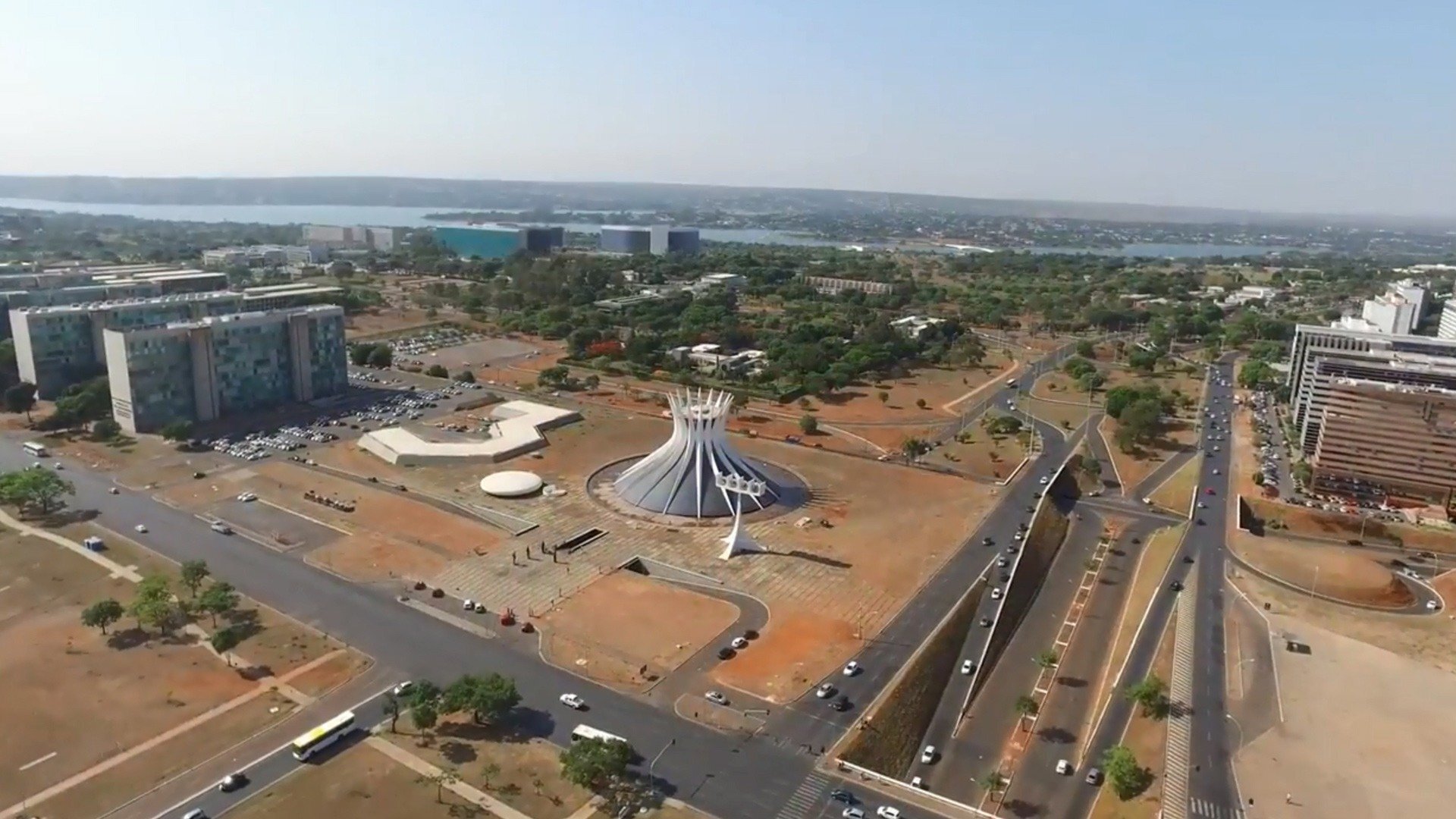 Brasília, Além dos Eixos