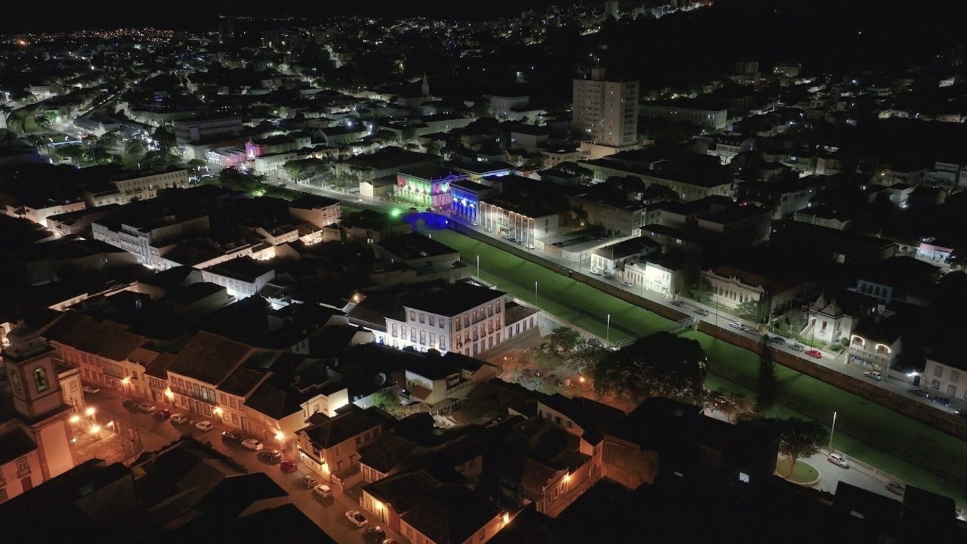 Brasil Visto de Cima à Noite : Tiradentes e São João Del-Rei