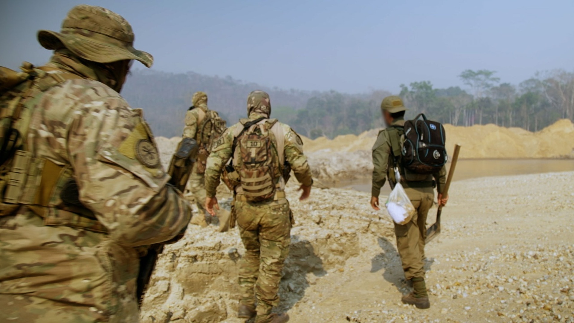 Operação Fronteira - Brasil : Cozinheira de Garimpo