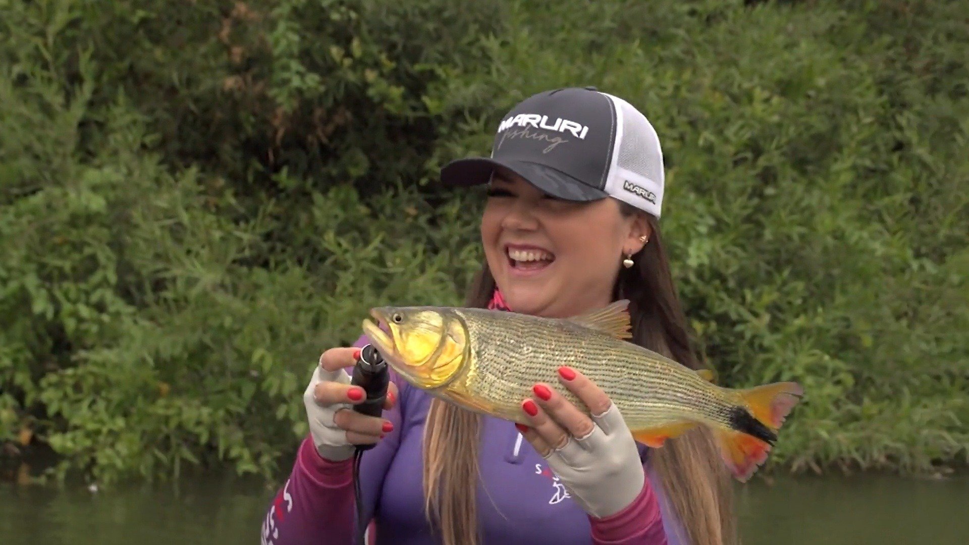 Elas na Pesca : Espécies Variadas do Rio Cuiabá Lodge