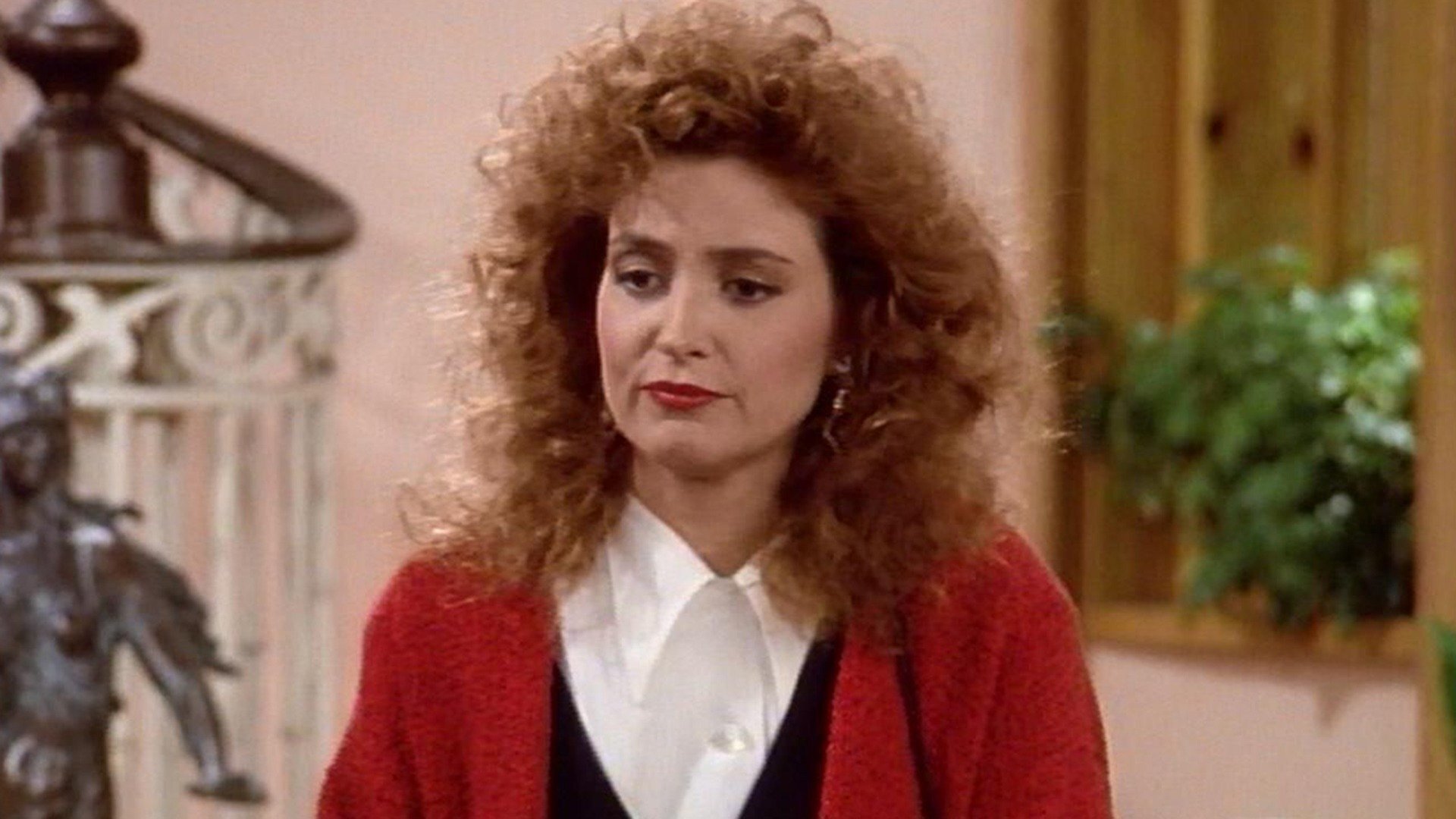Designing Women : Julia and Mary Jo Get Stuck Under a Bed