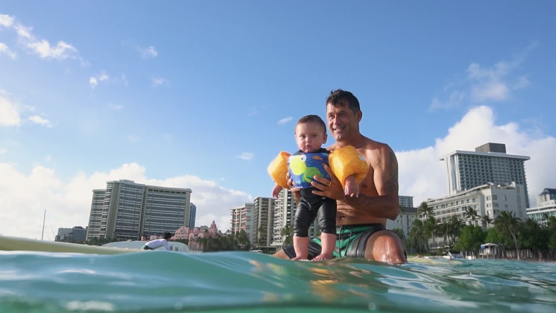 Nalu e Zay pelo Mundo : Surfe em Família em Waikiki