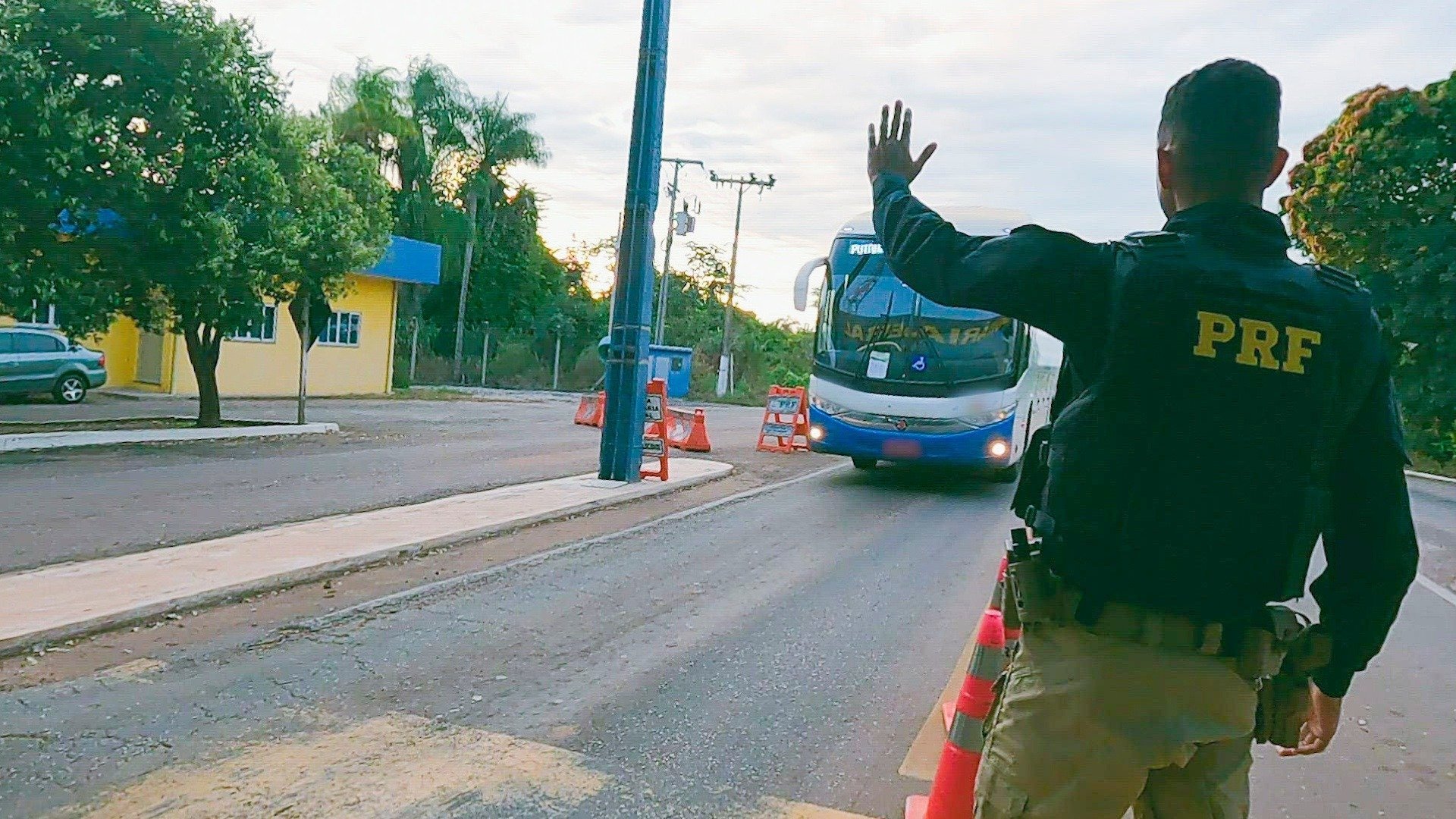 Operação Fronteira - Brasil : Caminhonete Suspeita