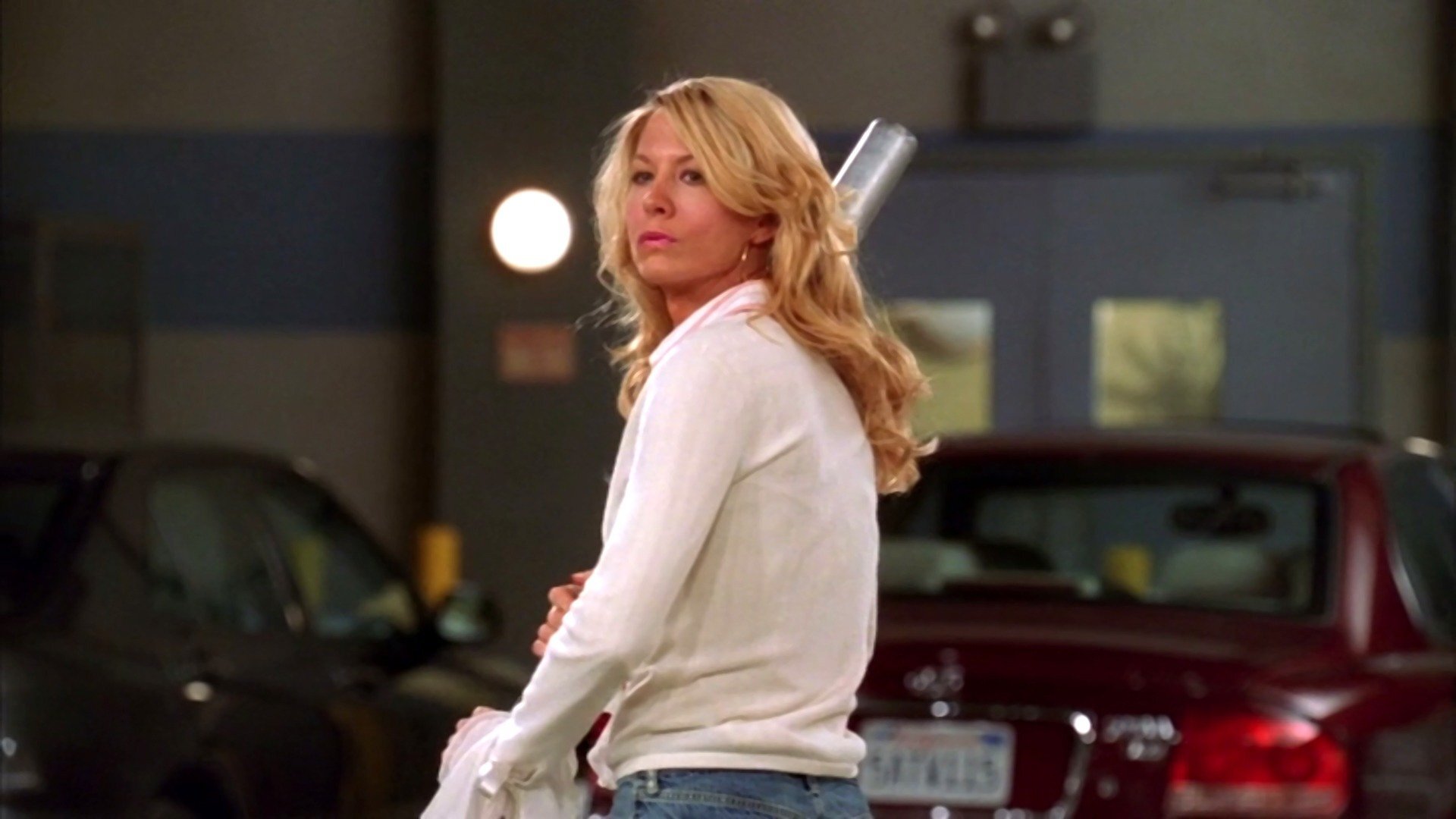 Two and a Half Men : Round One to the Hot Crazy Chick