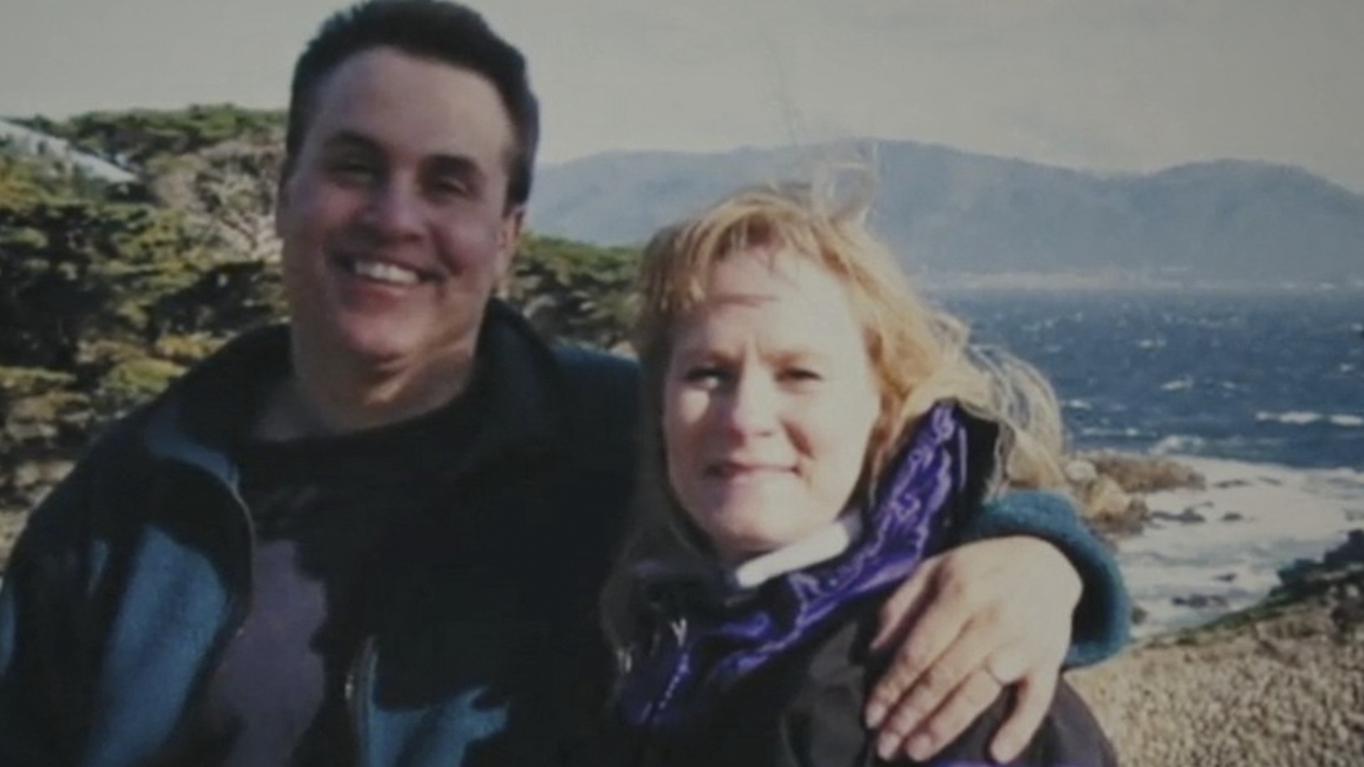 Um Assassino entre Amigos : Seus Sorrisos e Suas Mentiras