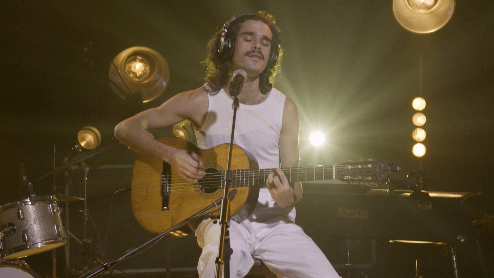 Versões : Zé Ibarra Canta Caetano Veloso