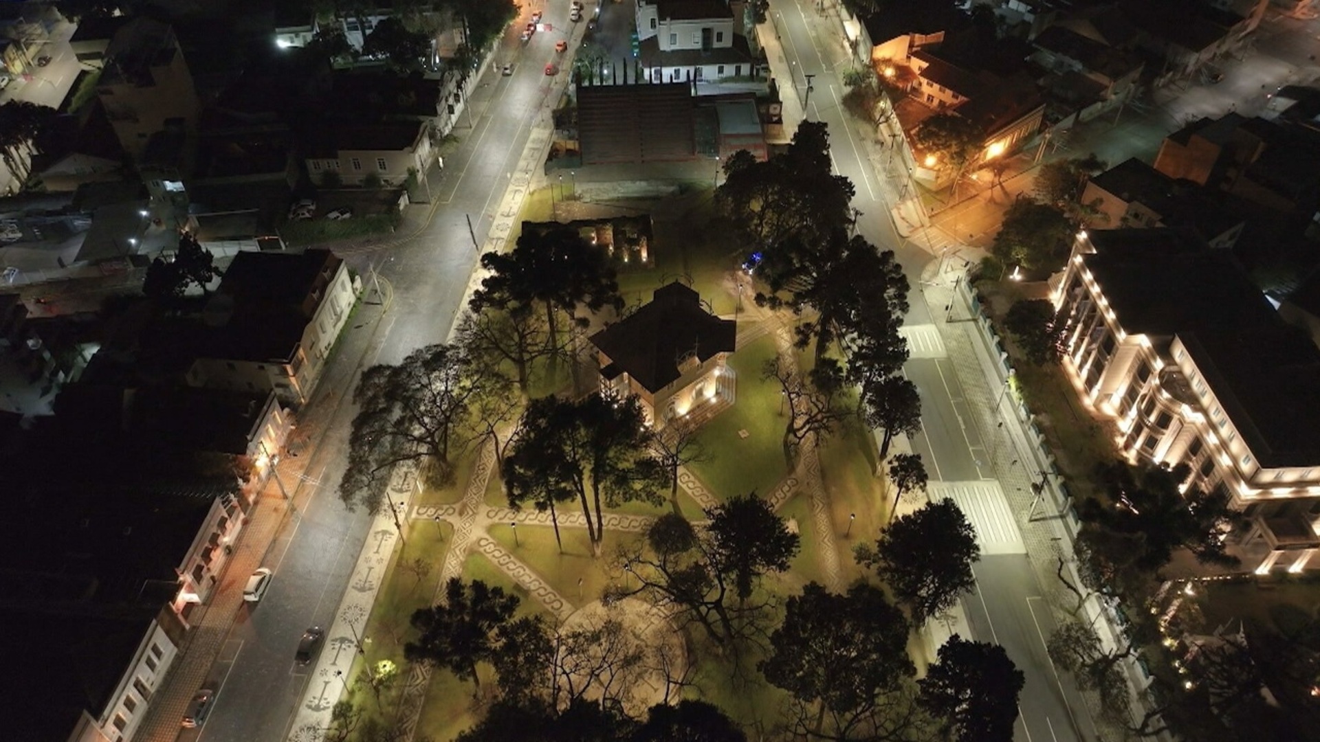 Brasil Visto de Cima à Noite : Curitiba