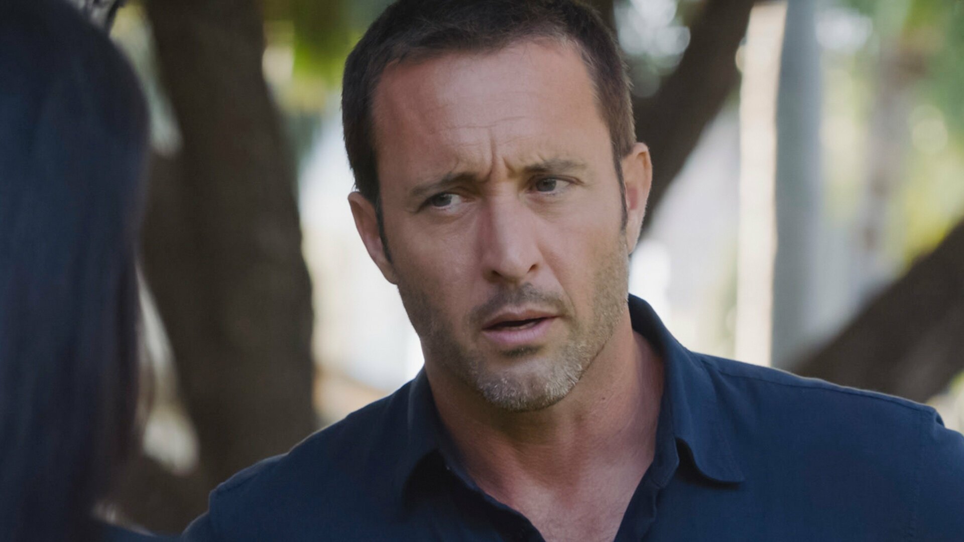 Hawaii Five-0 : Is Borne On The Back; Is Borne In The Arms