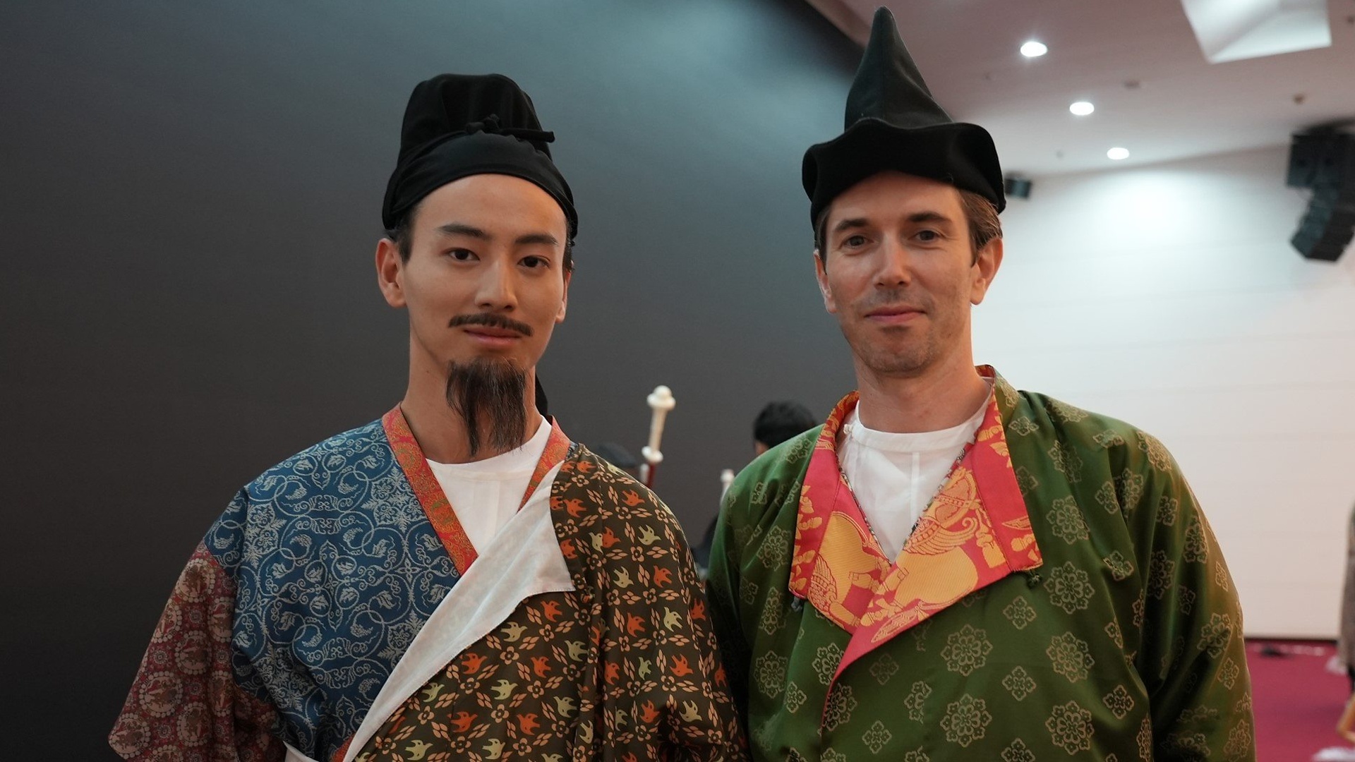 China's Greatest Treasures : The Art of Ancient Fashion