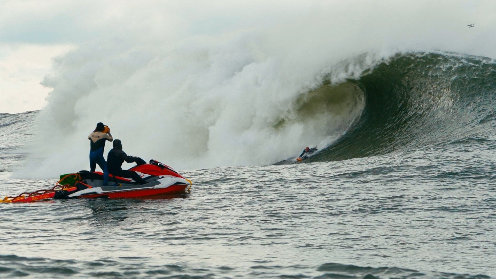 Amazing Riders : Surfando Mavericks no Peito