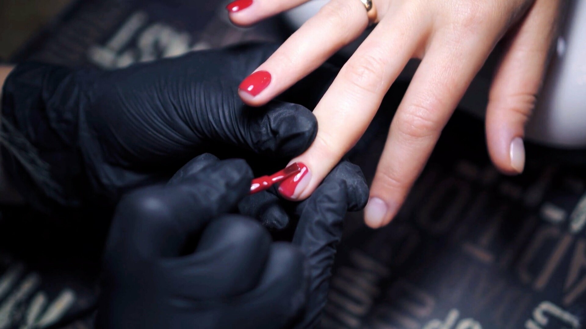 Clientes em Guerra : Pesadelo no Salão de Manicure