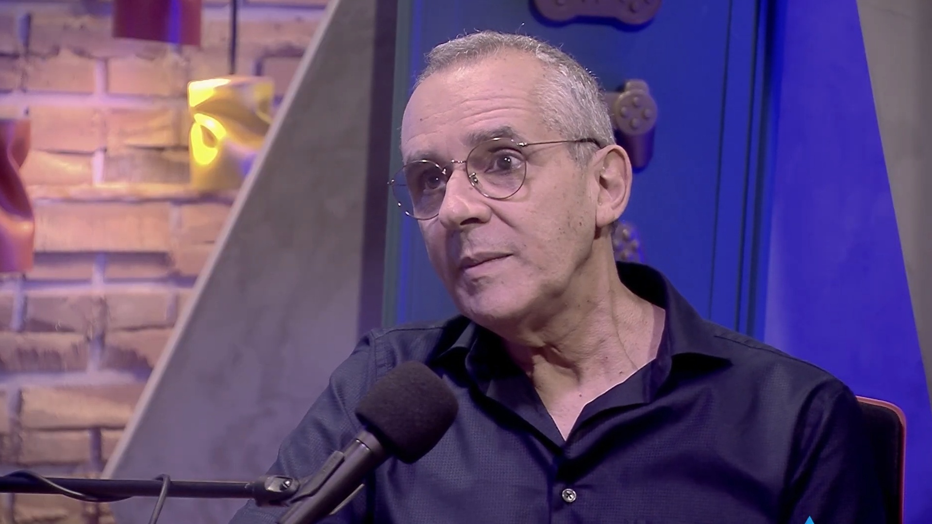 Café Astronômico : Roberto Dias da Costa e a Origem dos Átomos